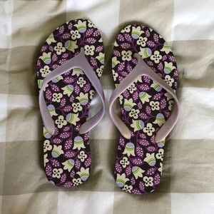 NEVER BEEN WORN VB flip flops